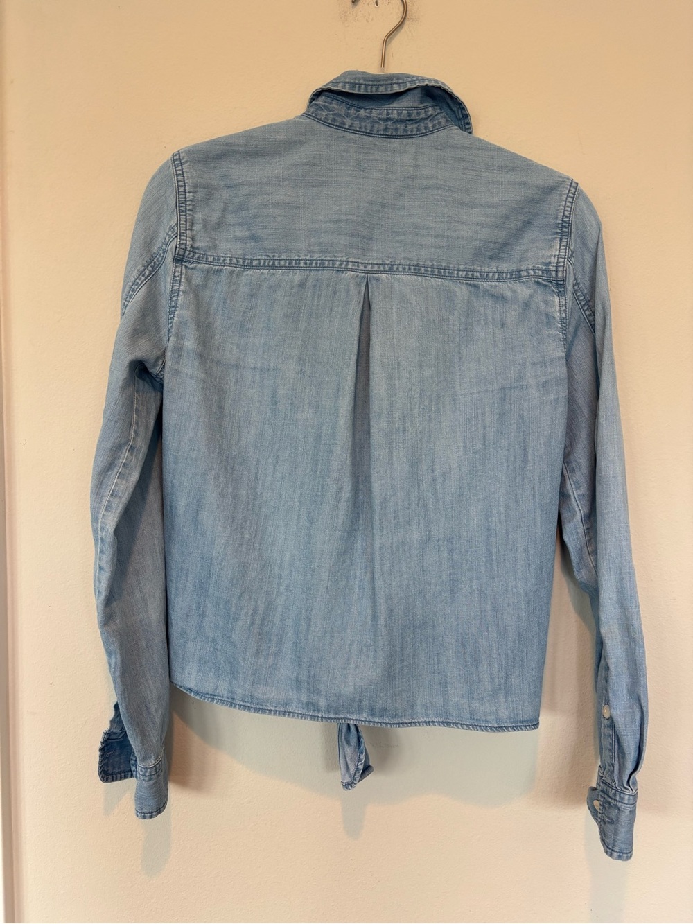 Madewell denim button-up in sky blue wash - Picture 2 of 4
